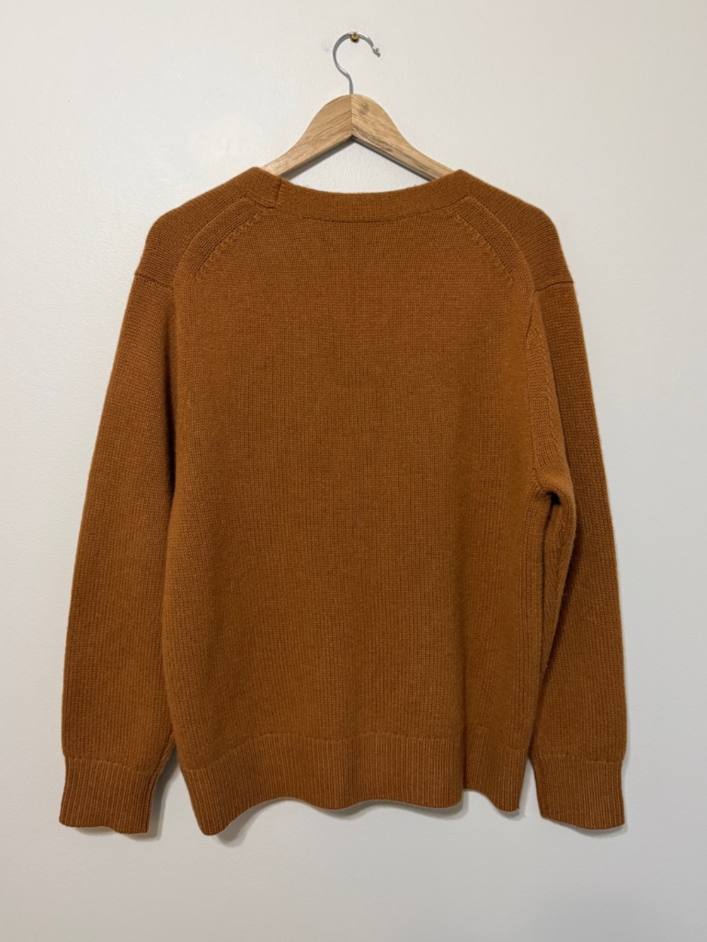 Aritzia Wilfred Cashmere V-Neck Cardigan Size Medium Ribbed Tan Brown Luxury - Picture 6 of 10